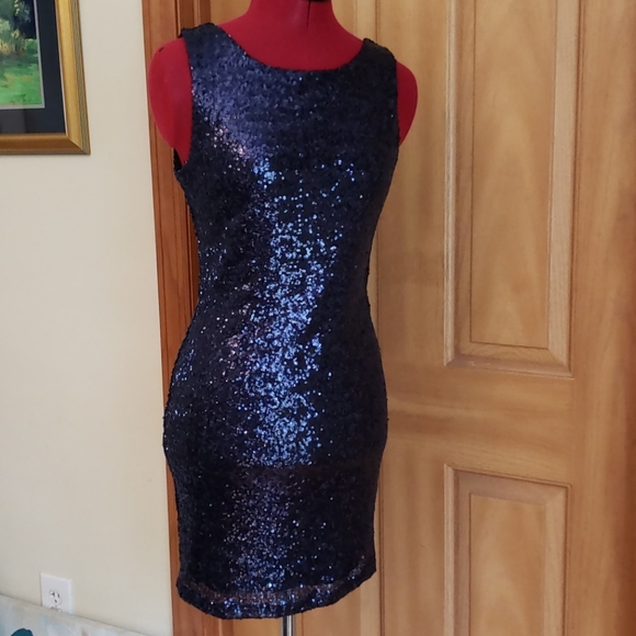 Beautiful Blue sequined dress - Picture 2 of 2